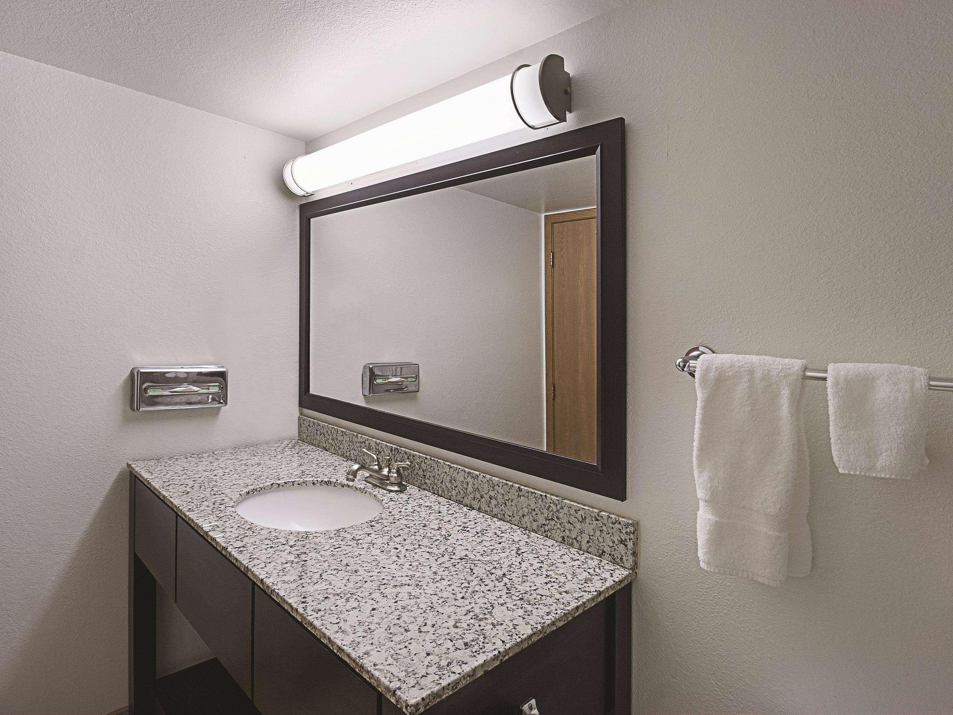 Hotel La Quinta By Wyndham Woodburn Esterno foto