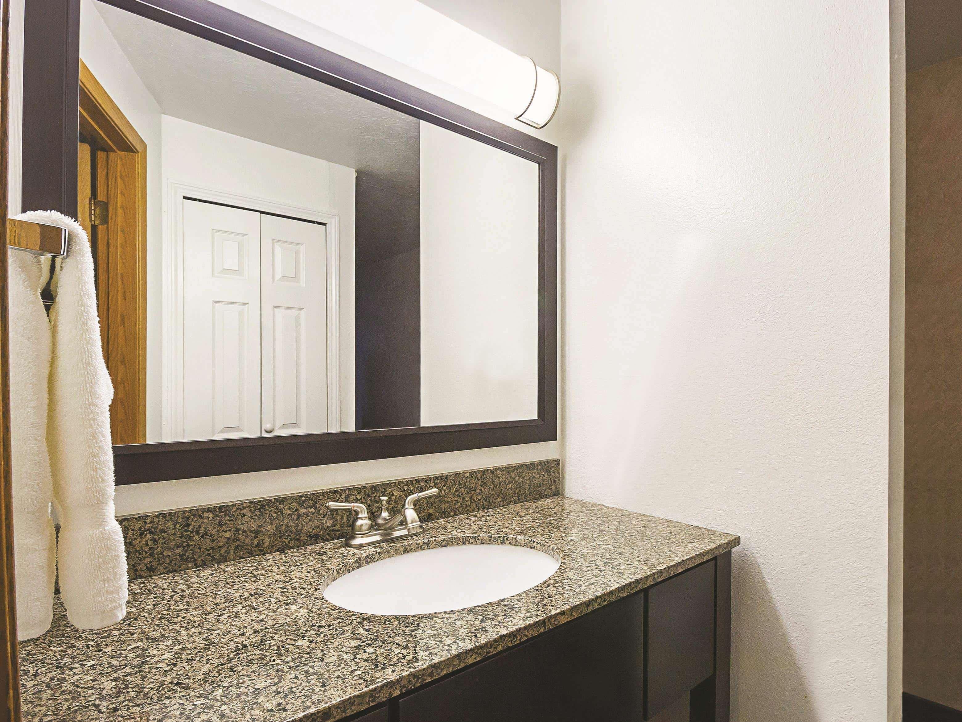 Hotel La Quinta By Wyndham Woodburn Esterno foto